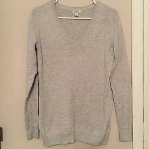 Old Navy grey sweater.
